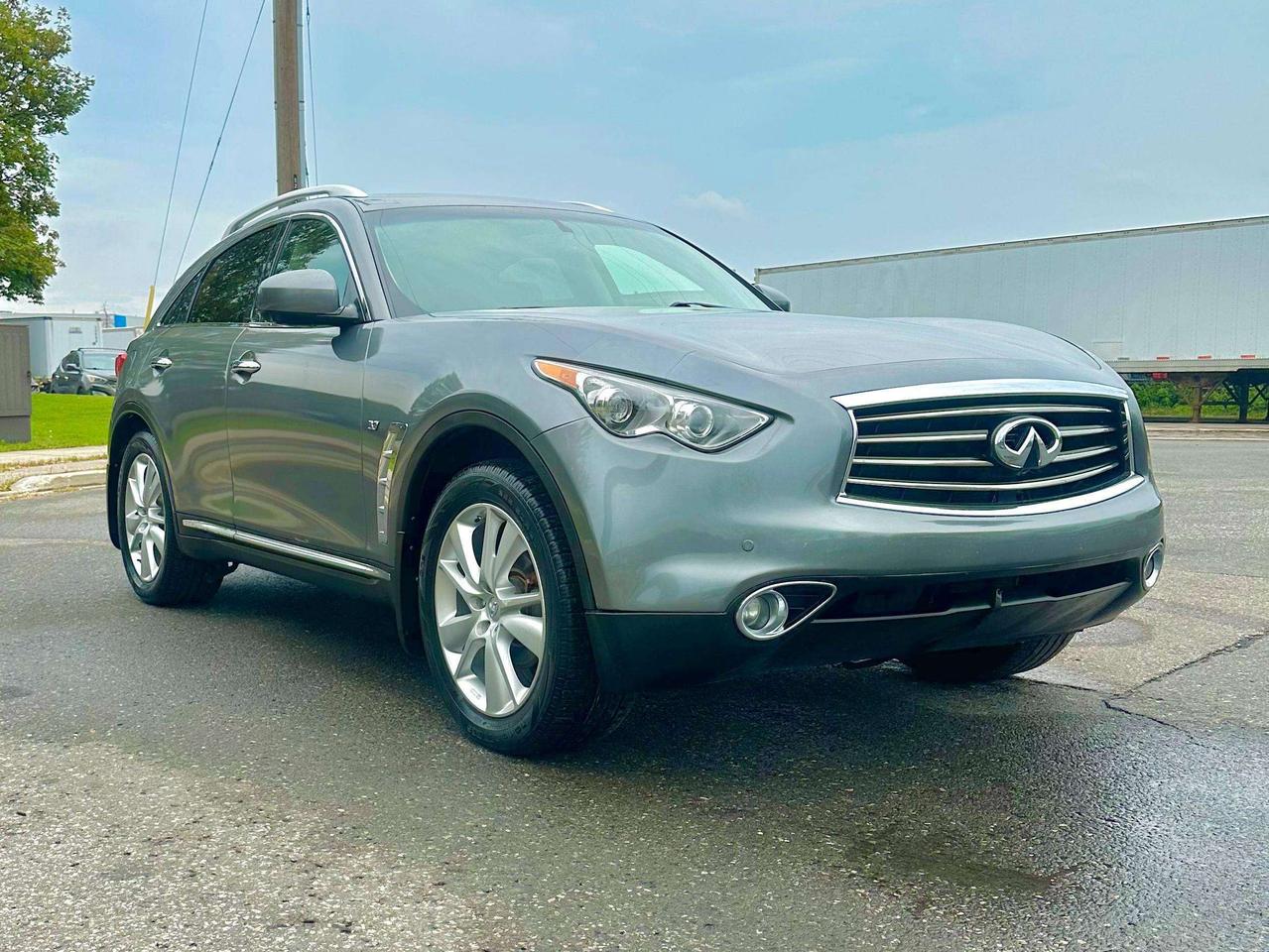 2014 Infiniti QX70 Premium Photo