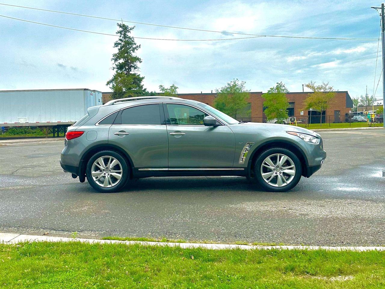 2014 Infiniti QX70 Premium Photo