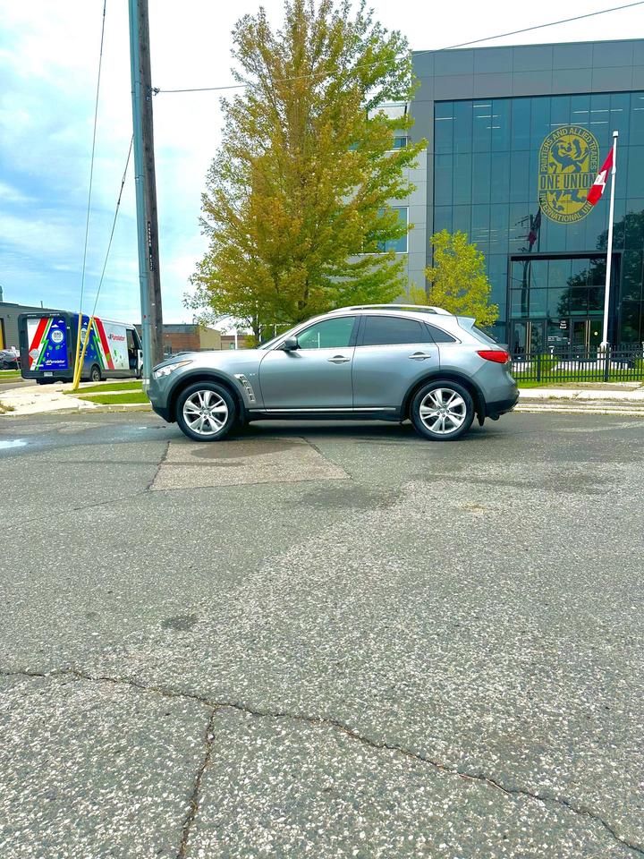 2014 Infiniti QX70 Premium Photo