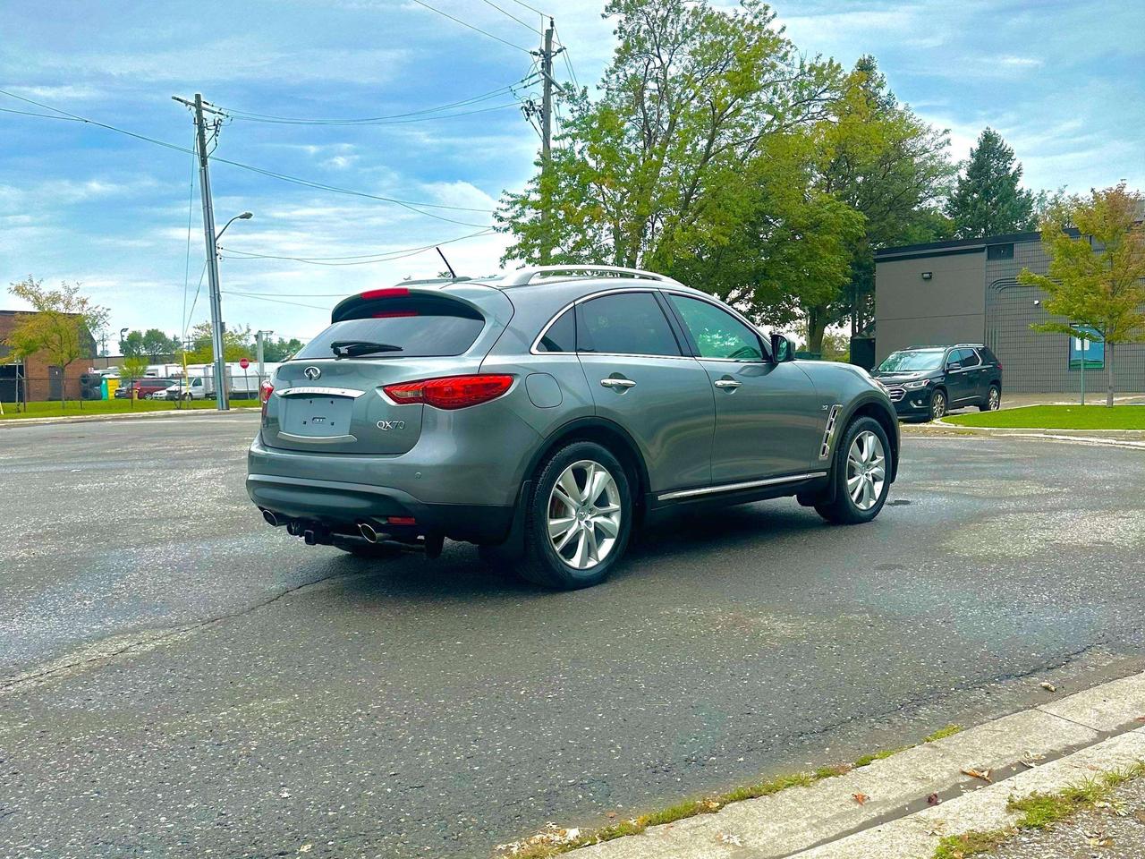 2014 Infiniti QX70 Premium Photo