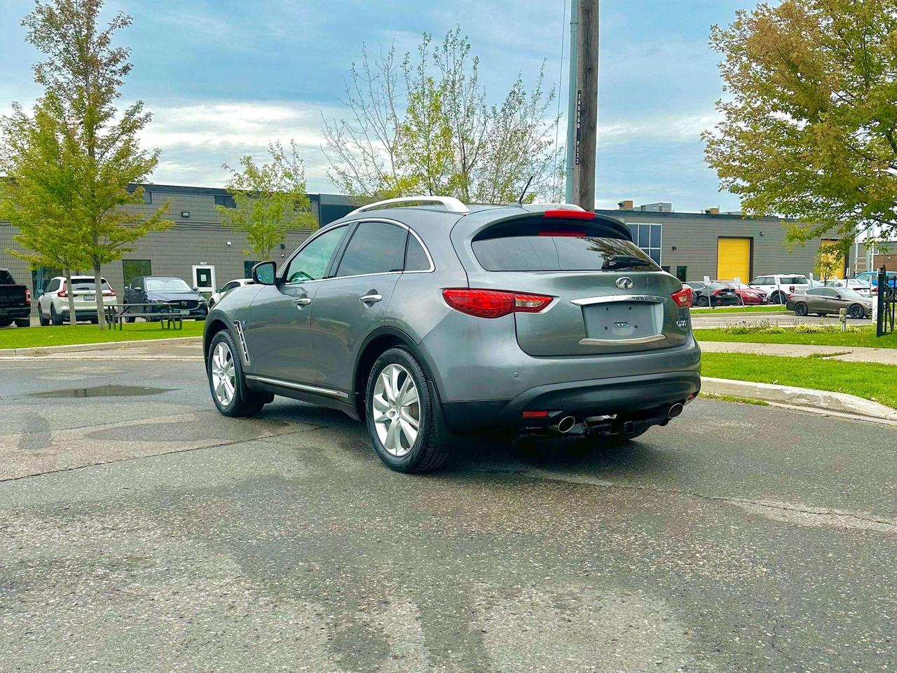 2014 Infiniti QX70 Premium Photo