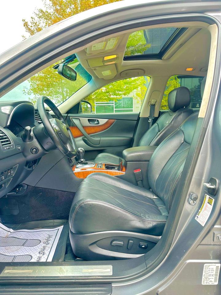 2014 Infiniti QX70 Premium Photo