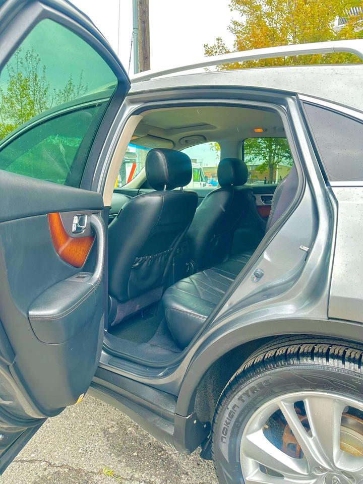 2014 Infiniti QX70 Premium Photo