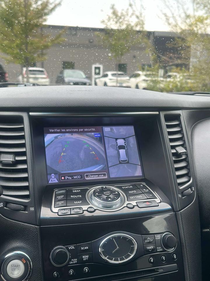 2014 Infiniti QX70 Premium Photo