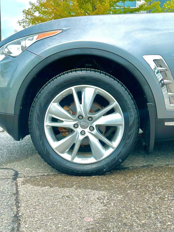 2014 Infiniti QX70 Premium Photo