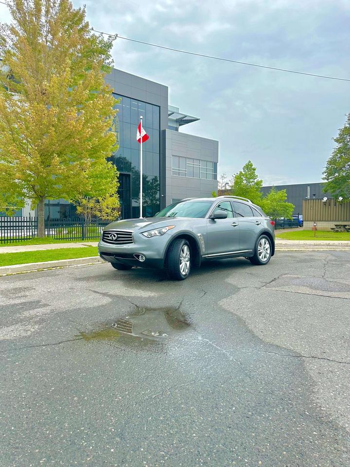 2014 Infiniti QX70 Premium Photo
