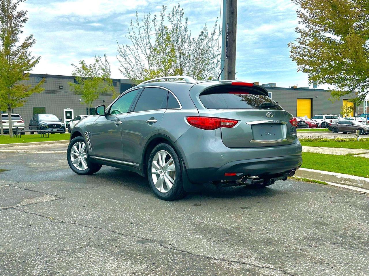 2014 Infiniti QX70 Premium Photo