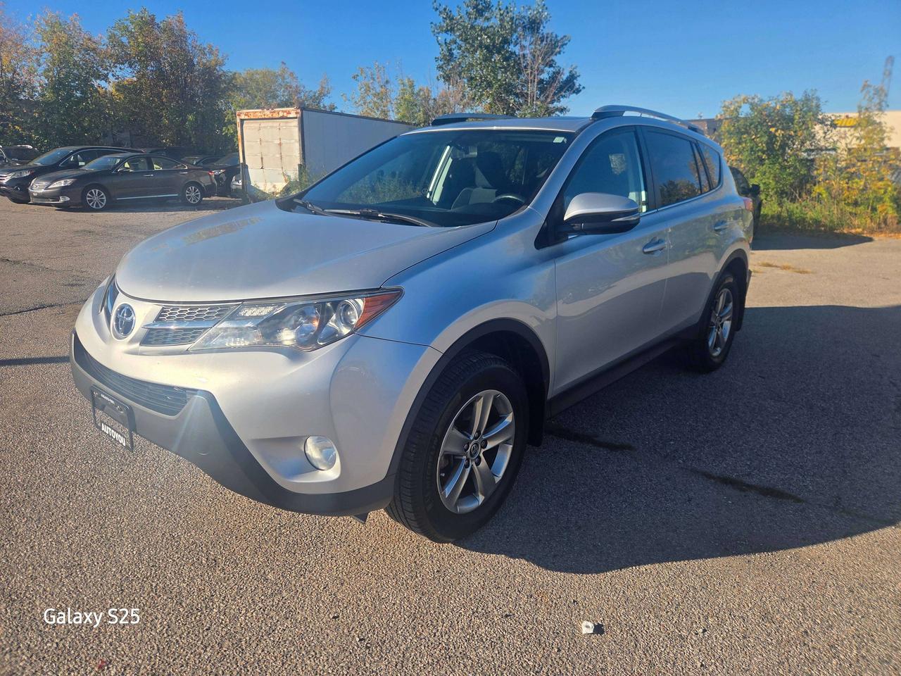 2015 Toyota RAV4 XLE Photo2