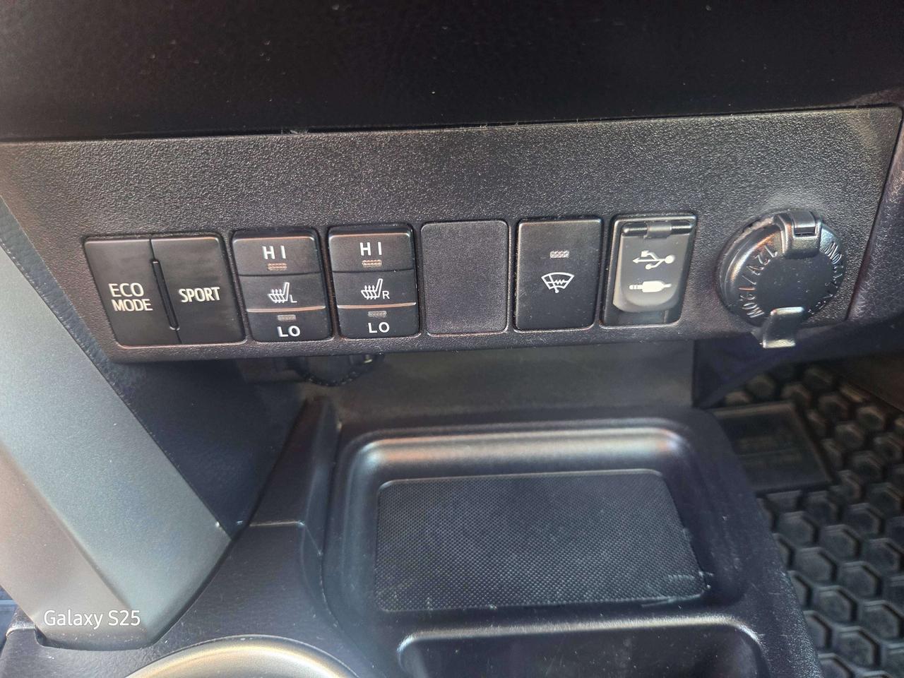 2015 Toyota RAV4 XLE Photo