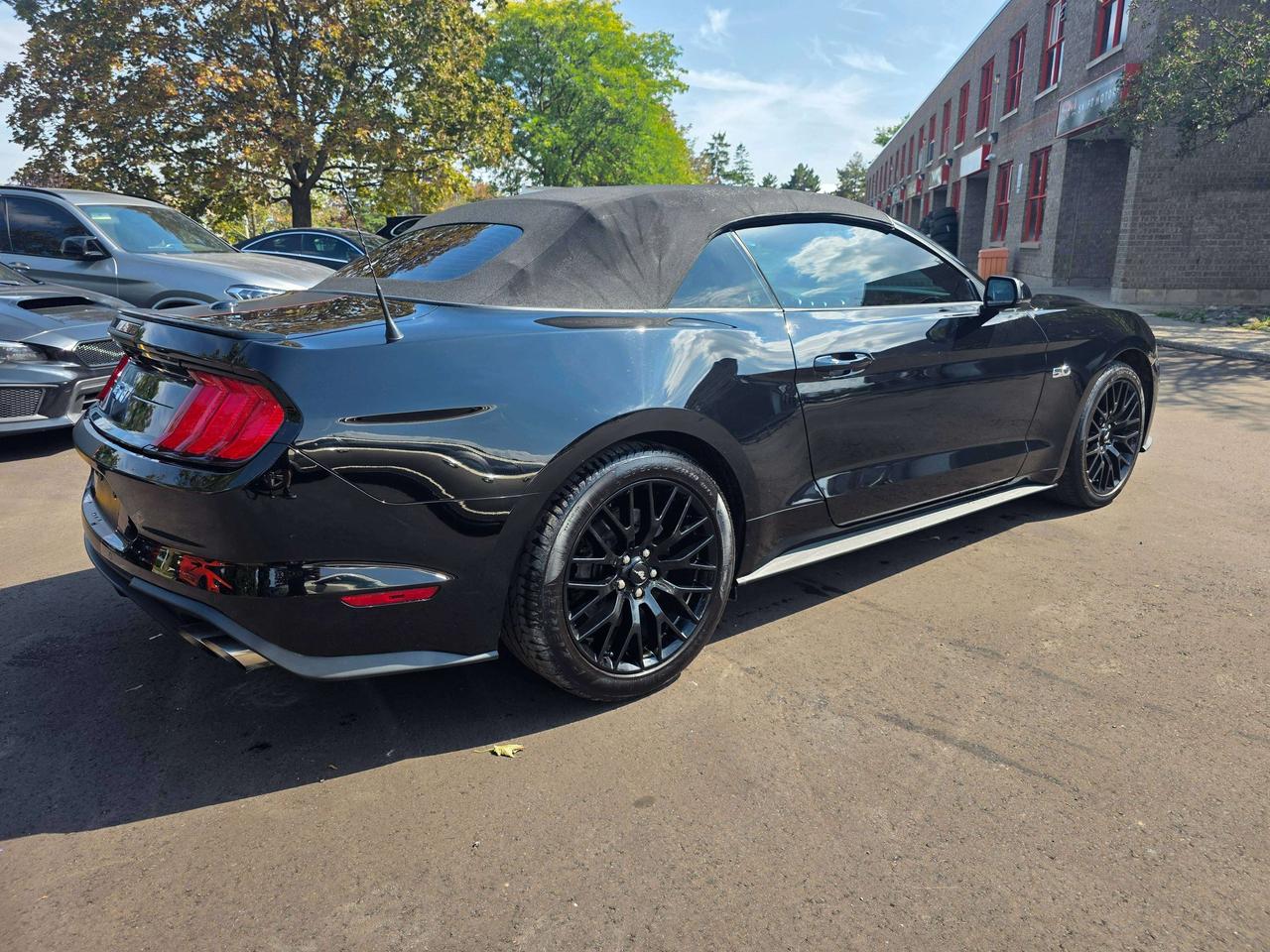 2021 Ford Mustang GT Convertible / Manual / Performance Package Photo3
