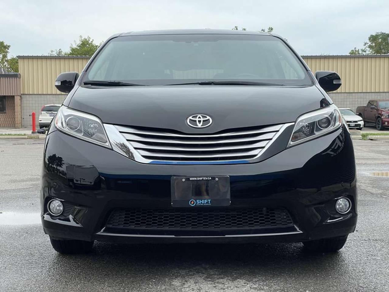 2015 Toyota Sienna XLE AWD   LIMITED PKG! Extra Set Of Winter Tires! Photo