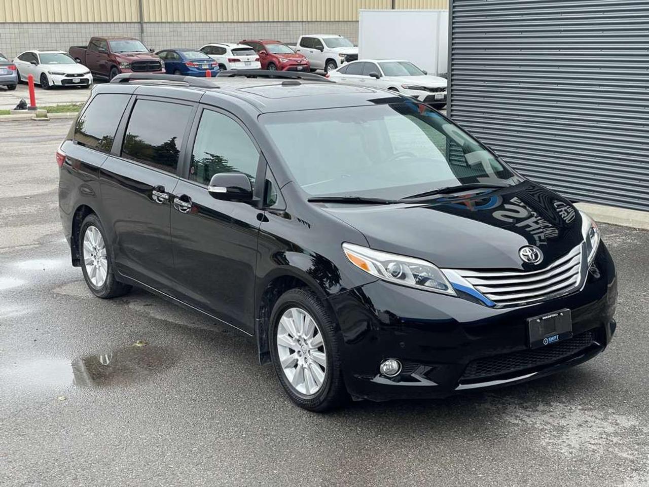2015 Toyota Sienna XLE AWD   LIMITED PKG! Extra Set Of Winter Tires! Photo2