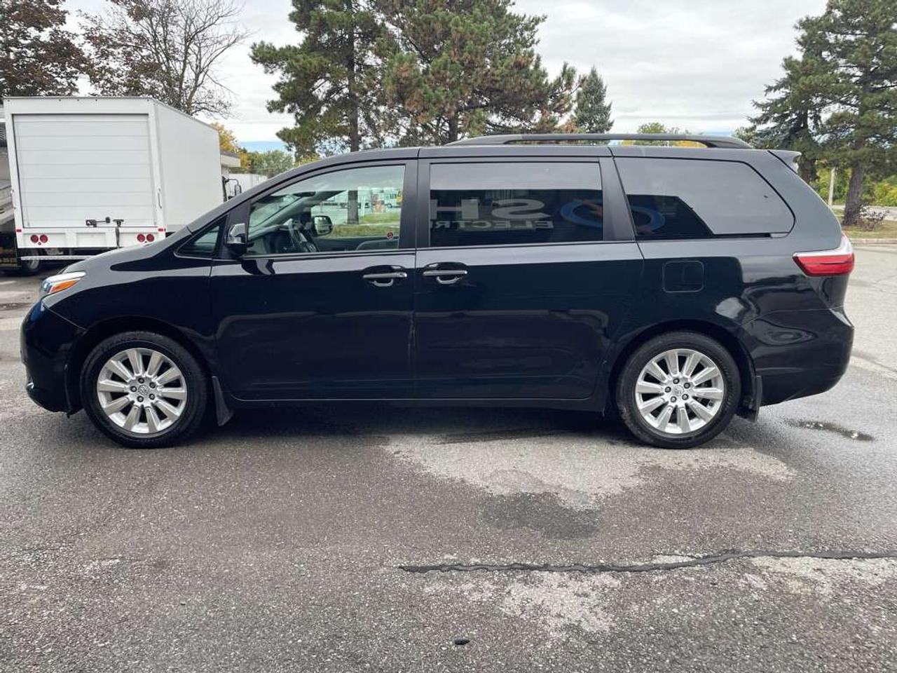 2015 Toyota Sienna XLE AWD   LIMITED PKG! Extra Set Of Winter Tires! Photo