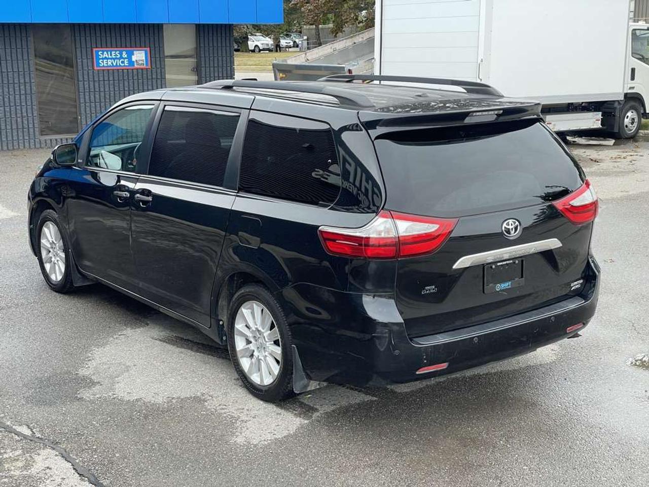 2015 Toyota Sienna XLE AWD   LIMITED PKG! Extra Set Of Winter Tires! Photo