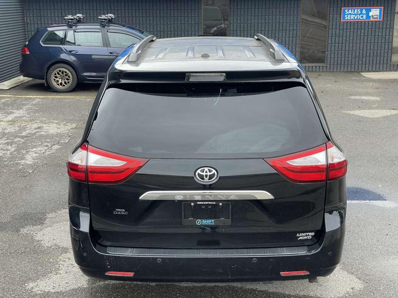 2015 Toyota Sienna XLE AWD   LIMITED PKG! Extra Set Of Winter Tires! Photo