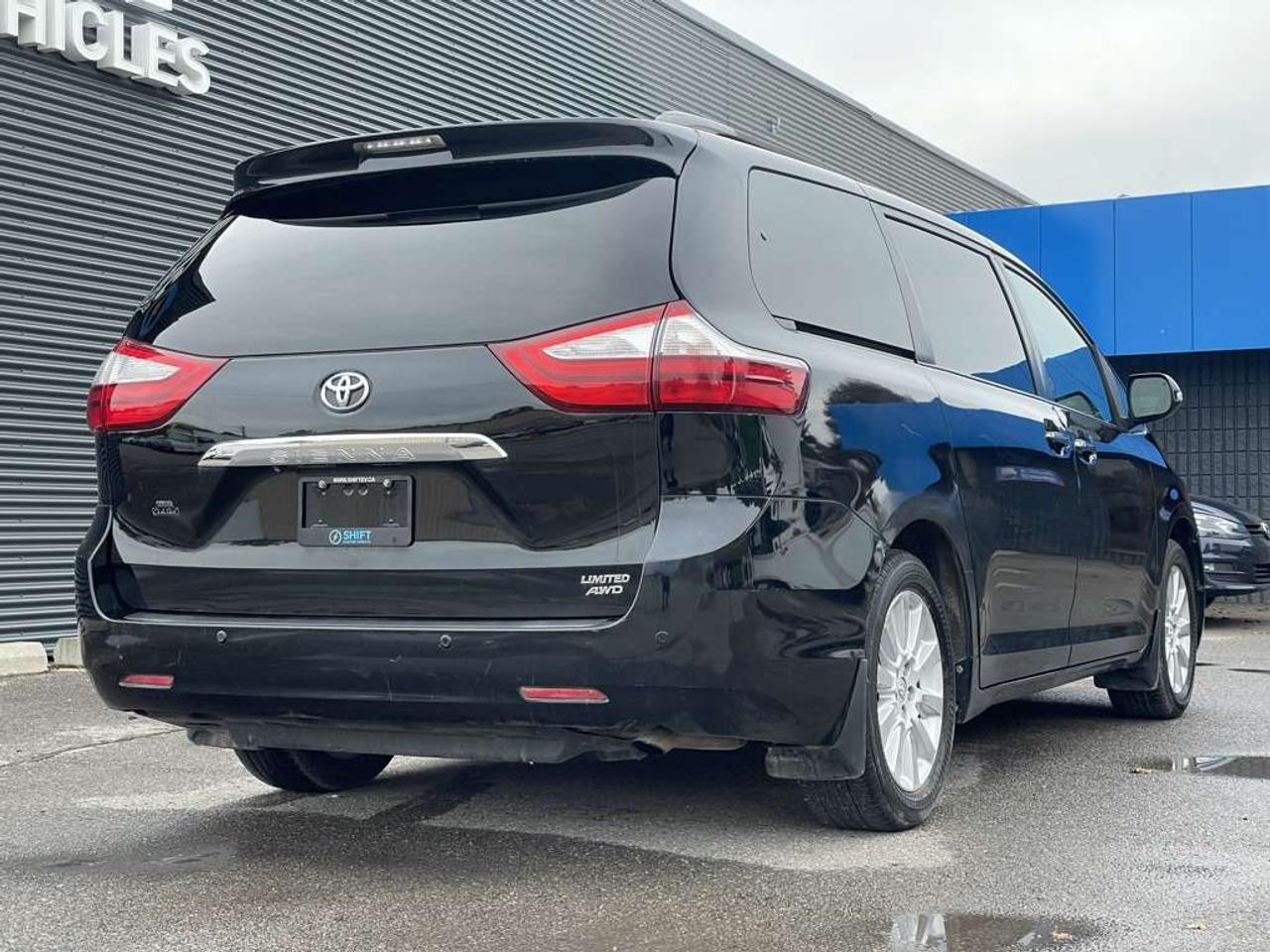 2015 Toyota Sienna XLE AWD   LIMITED PKG! Extra Set Of Winter Tires! Photo