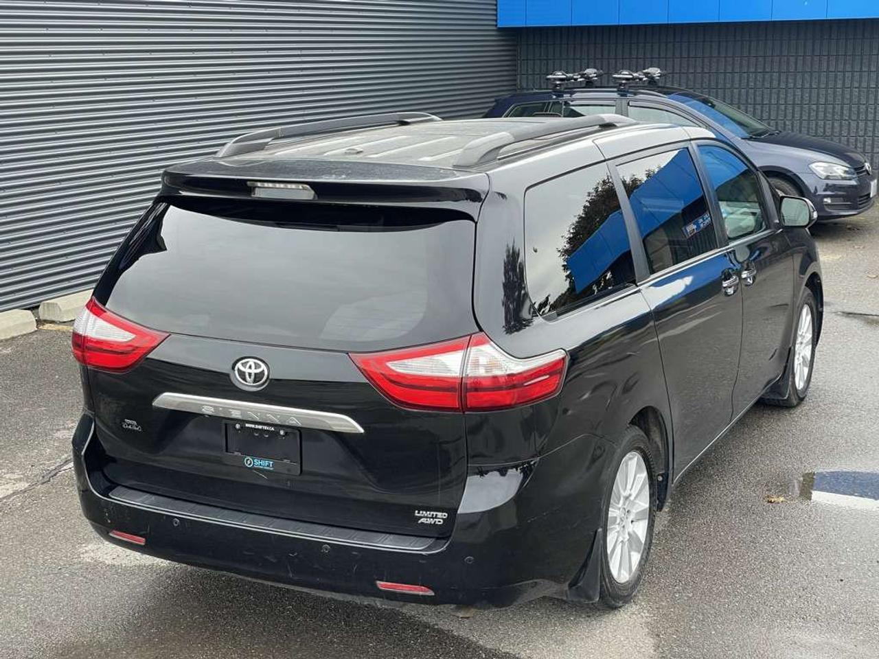 2015 Toyota Sienna XLE AWD   LIMITED PKG! Extra Set Of Winter Tires! Photo