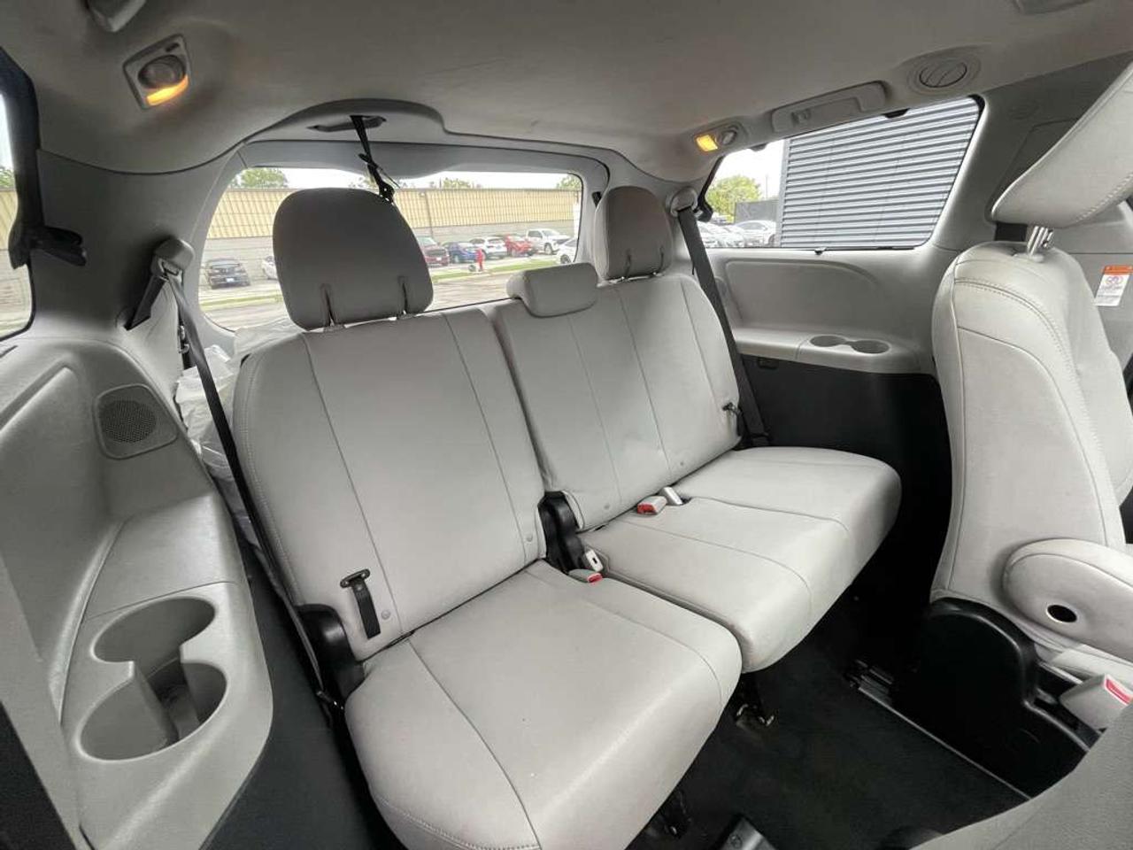 2015 Toyota Sienna XLE AWD   LIMITED PKG! Extra Set Of Winter Tires! Photo