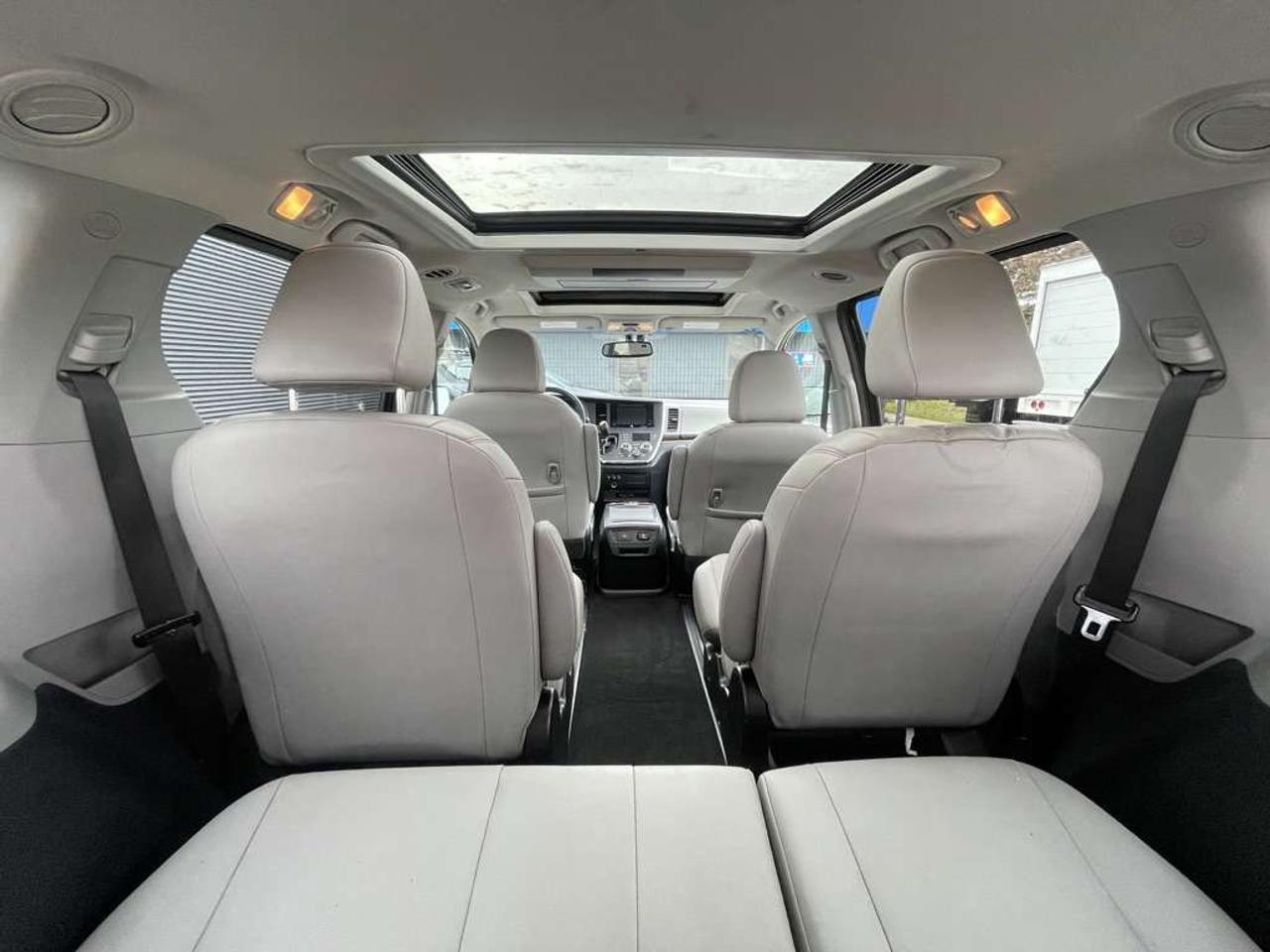 2015 Toyota Sienna XLE AWD   LIMITED PKG! Extra Set Of Winter Tires! Photo