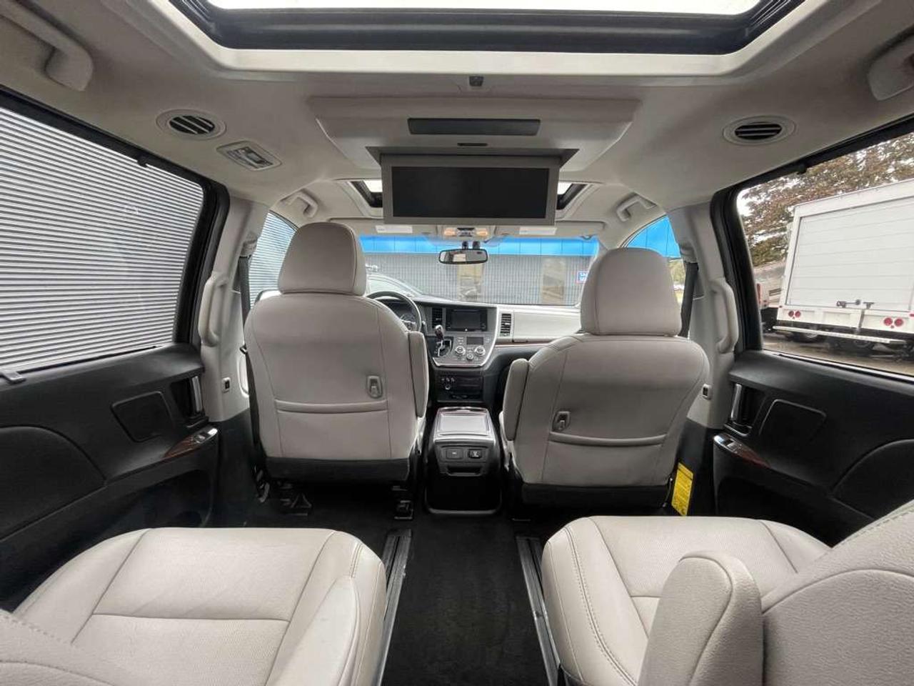 2015 Toyota Sienna XLE AWD   LIMITED PKG! Extra Set Of Winter Tires! Photo