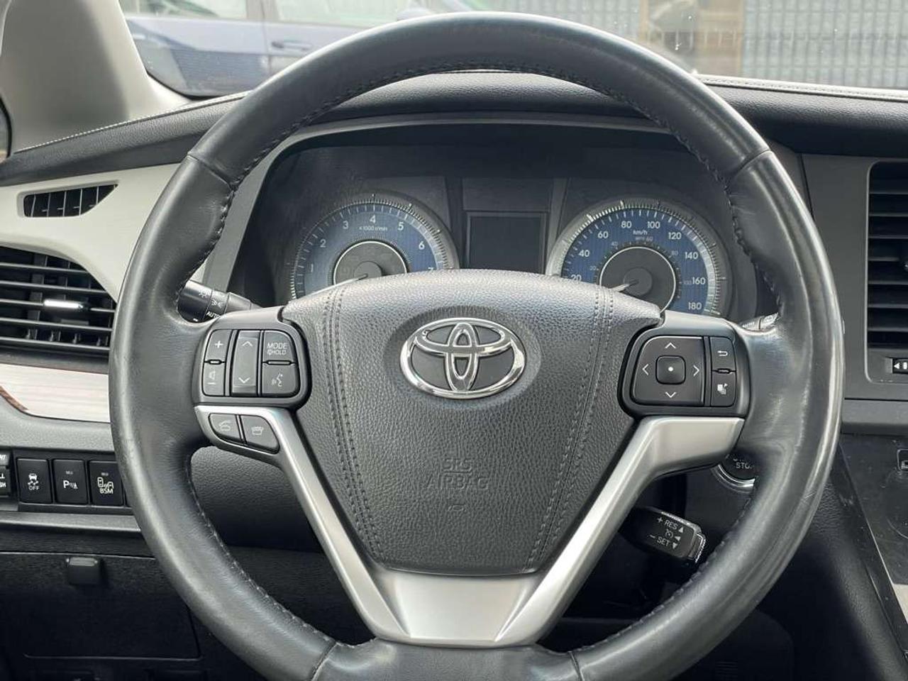 2015 Toyota Sienna XLE AWD   LIMITED PKG! Extra Set Of Winter Tires! Photo
