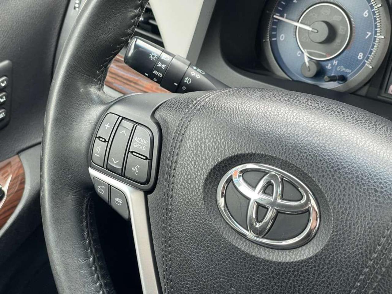 2015 Toyota Sienna XLE AWD   LIMITED PKG! Extra Set Of Winter Tires! Photo