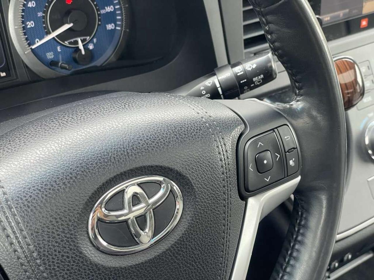 2015 Toyota Sienna XLE AWD   LIMITED PKG! Extra Set Of Winter Tires! Photo