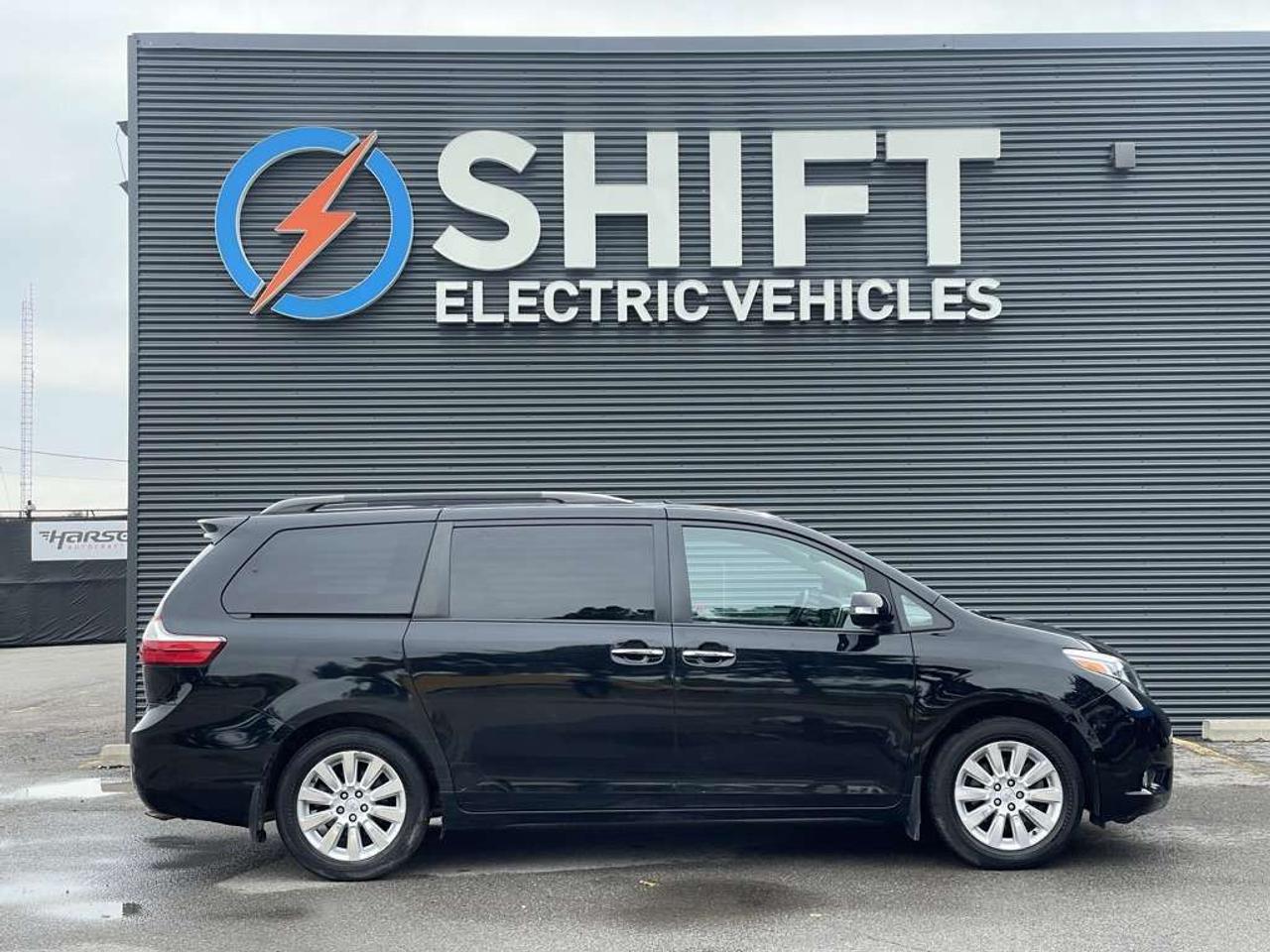 2015 Toyota Sienna XLE AWD   LIMITED PKG! Extra Set Of Winter Tires! Photo0
