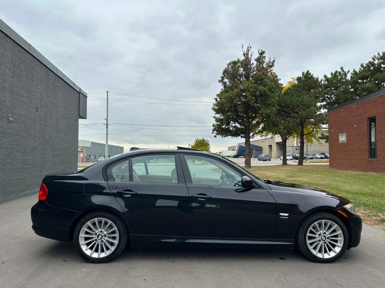 2011 BMW 3 Series 4dr Sdn 328i xDrive AWD Exec Ed Photo4