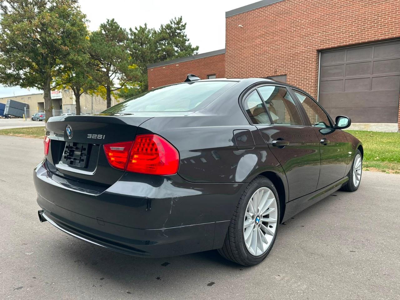 2011 BMW 3 Series 4dr Sdn 328i xDrive AWD Exec Ed Photo