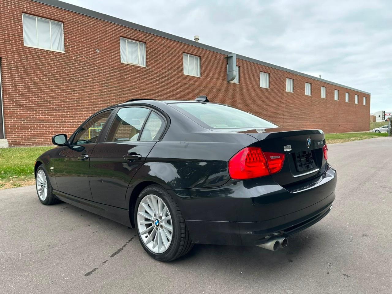 2011 BMW 3 Series 4dr Sdn 328i xDrive AWD Exec Ed Photo