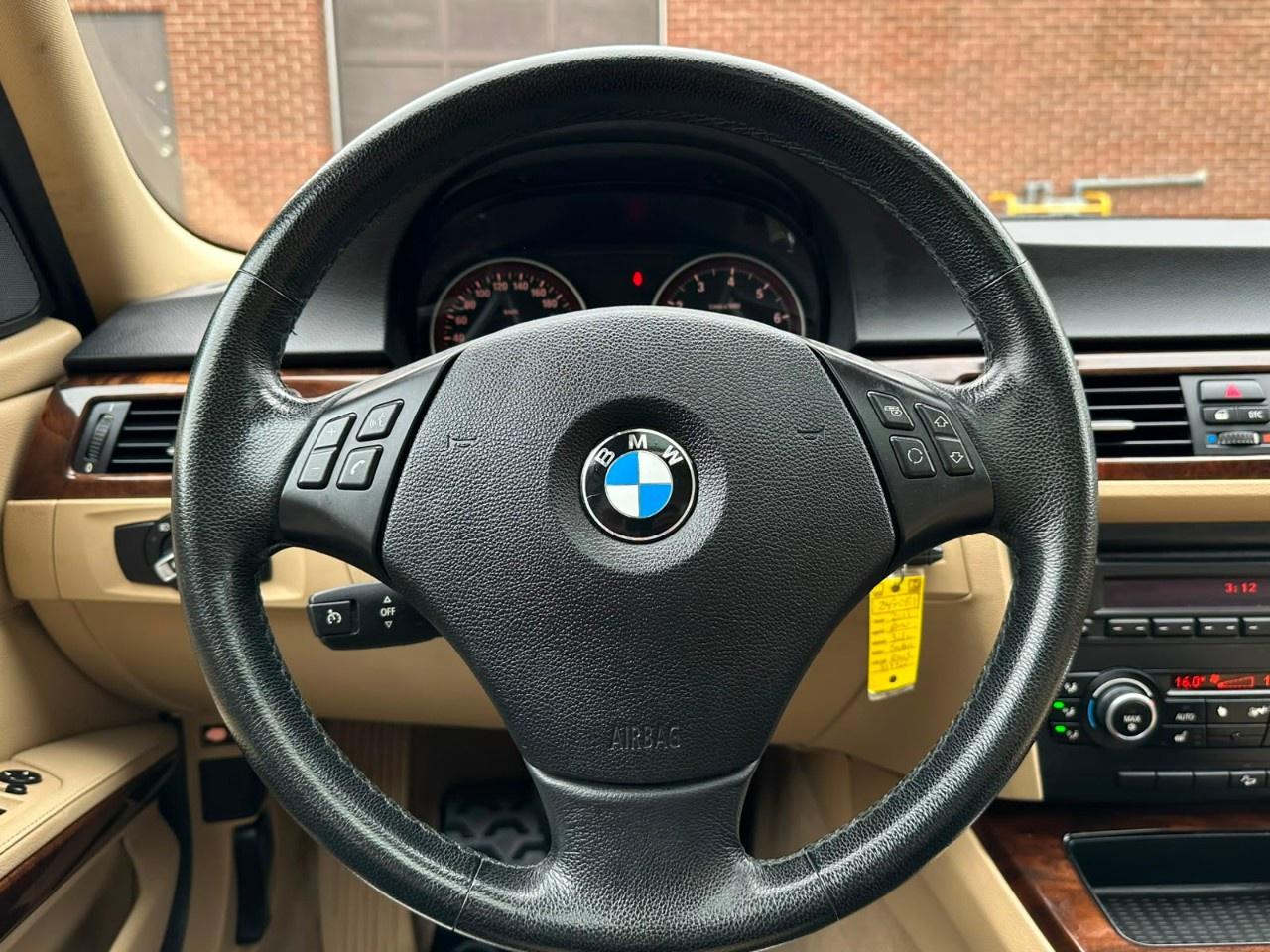 2011 BMW 3 Series 4dr Sdn 328i xDrive AWD Exec Ed Photo
