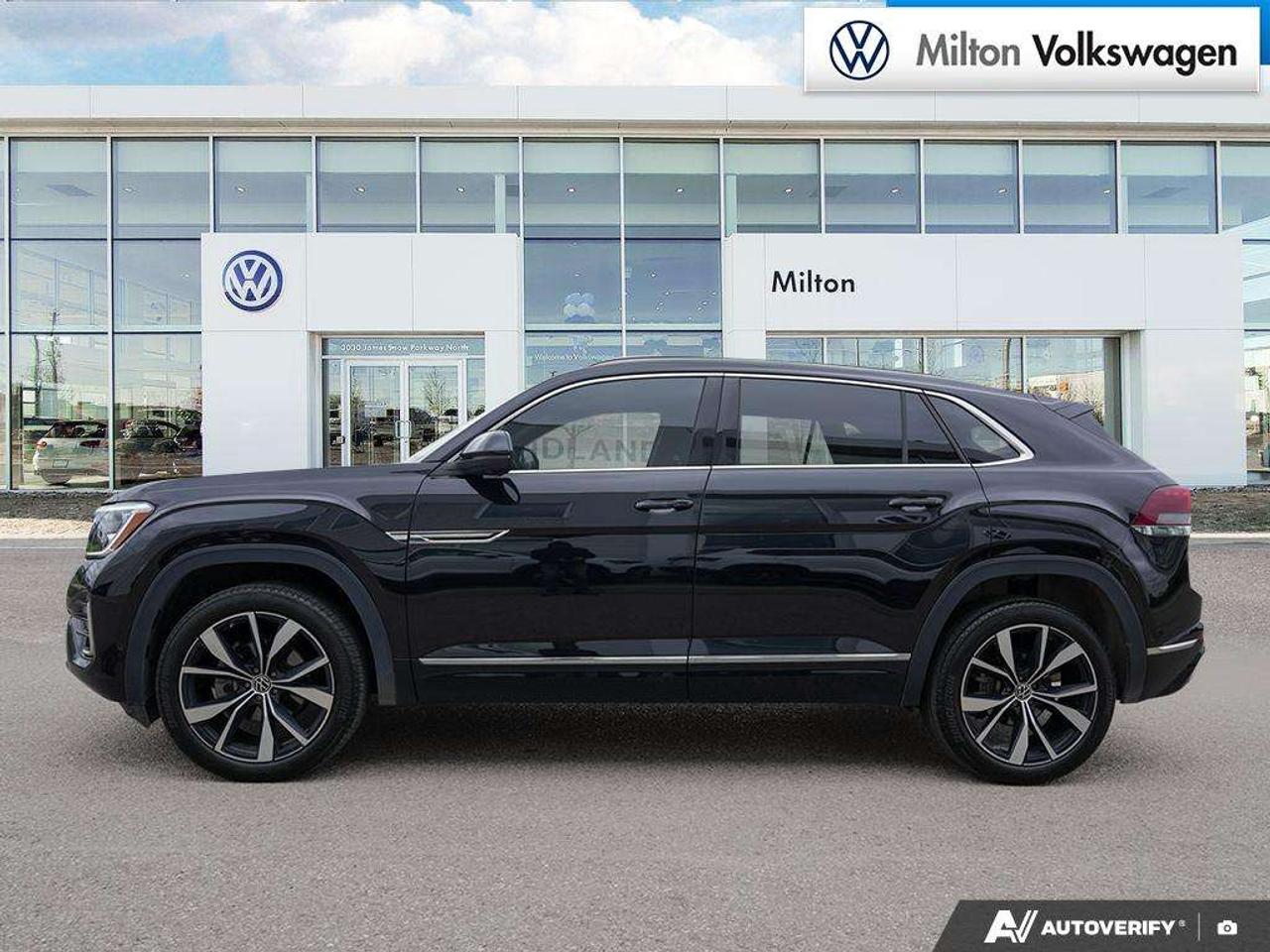2025 Volkswagen Atlas Execline 2.0 TSI 4MOTION FULLY LOADED!   CLEAN CARFAX   CPO   APPLE CARPLAY/ANDROID *AUTO*   LEATHER SEATING Photo2