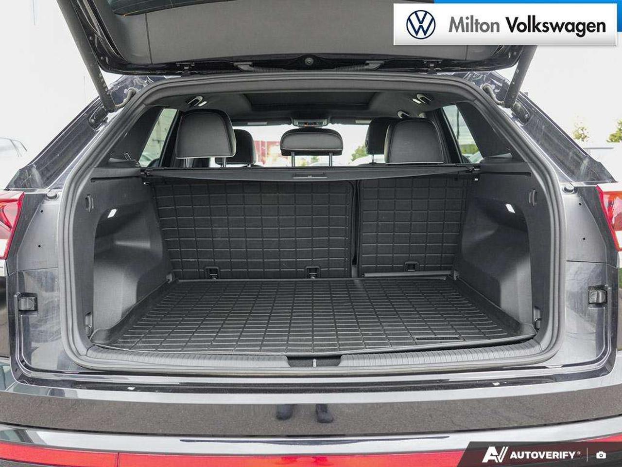 2025 Volkswagen Atlas Execline 2.0 TSI 4MOTION FULLY LOADED!   CLEAN CARFAX   CPO   APPLE CARPLAY/ANDROID *AUTO*   LEATHER SEATING Photo
