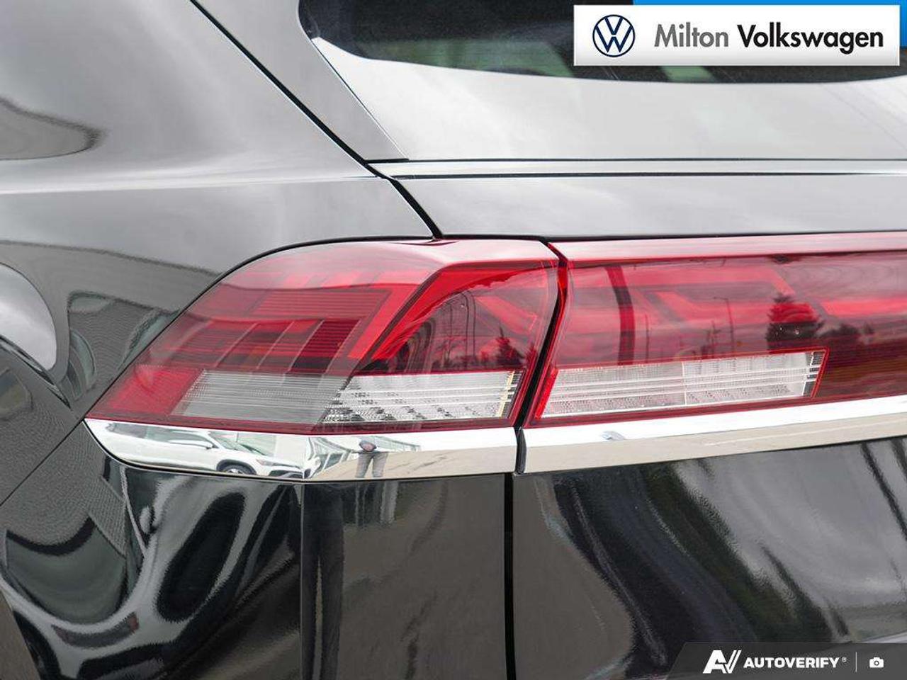 2025 Volkswagen Atlas Execline 2.0 TSI 4MOTION FULLY LOADED!   CLEAN CARFAX   CPO   APPLE CARPLAY/ANDROID *AUTO*   LEATHER SEATING Photo