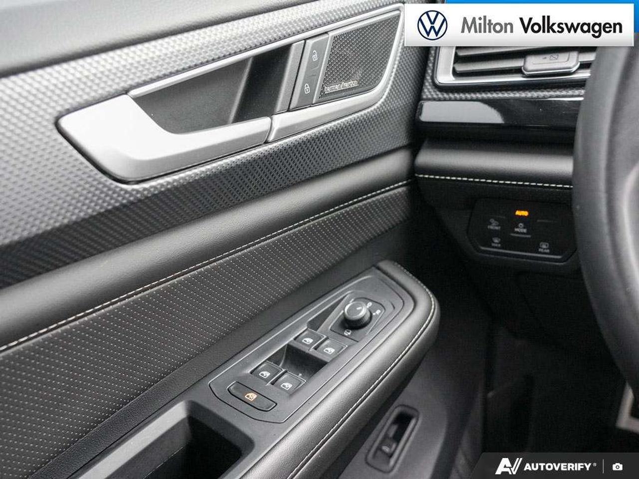 2025 Volkswagen Atlas Execline 2.0 TSI 4MOTION FULLY LOADED!   CLEAN CARFAX   CPO   APPLE CARPLAY/ANDROID *AUTO*   LEATHER SEATING Photo