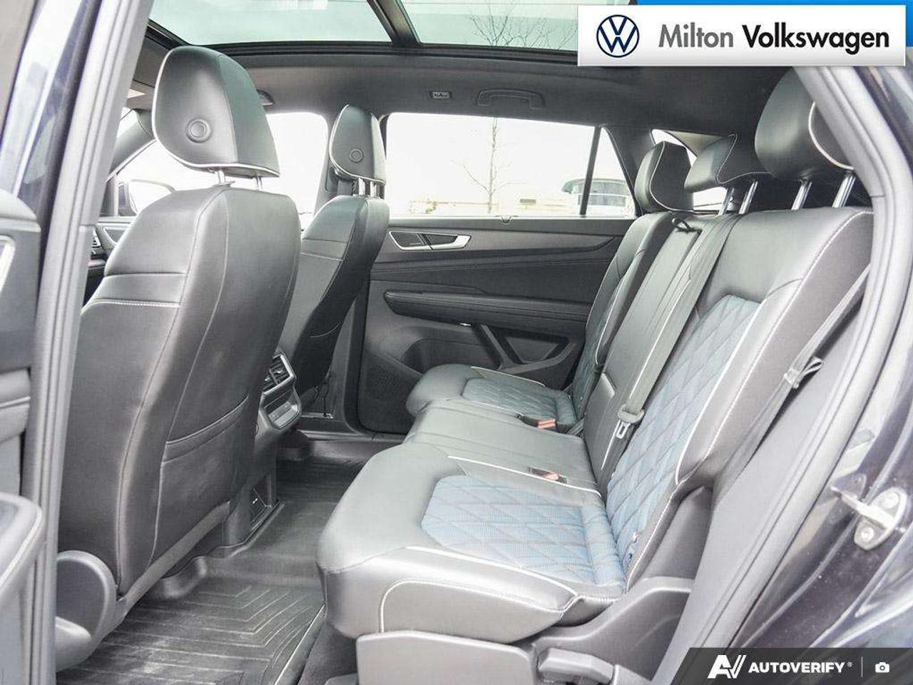2025 Volkswagen Atlas Execline 2.0 TSI 4MOTION FULLY LOADED!   CLEAN CARFAX   CPO   APPLE CARPLAY/ANDROID *AUTO*   LEATHER SEATING Photo