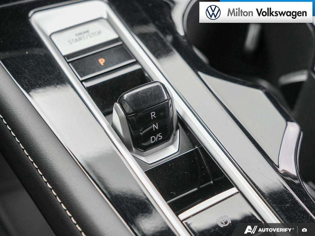 2025 Volkswagen Atlas Execline 2.0 TSI 4MOTION FULLY LOADED!   CLEAN CARFAX   CPO   APPLE CARPLAY/ANDROID *AUTO*   LEATHER SEATING Photo