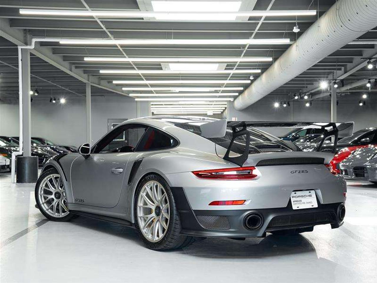 2018 Porsche 911 GT2 RS Photo3