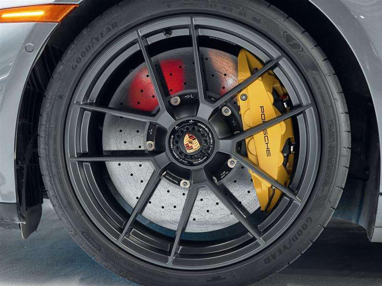 2025 Porsche 911 Carrera GTS Coupe Photo