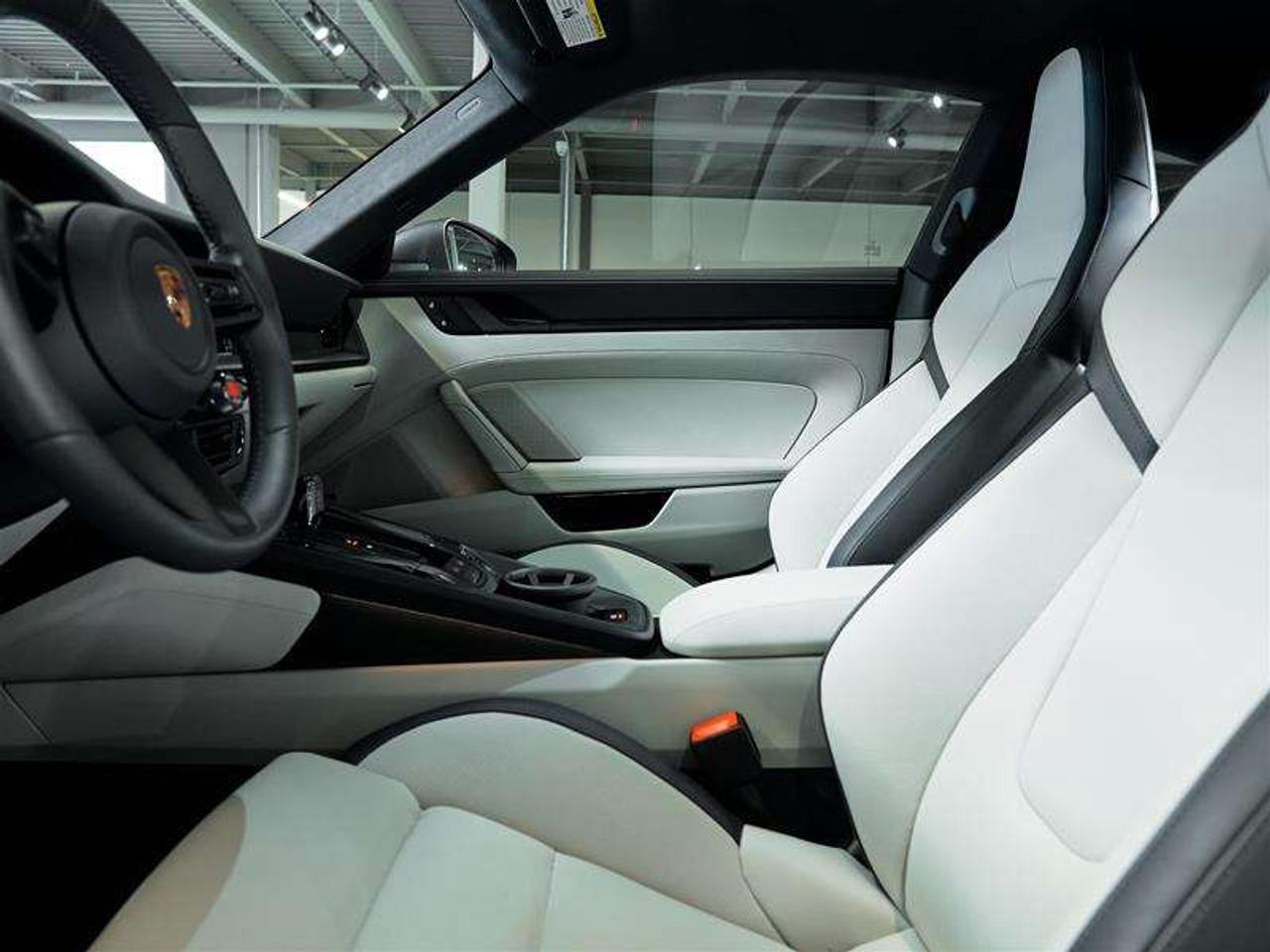 2025 Porsche 911 Carrera GTS Coupe Photo