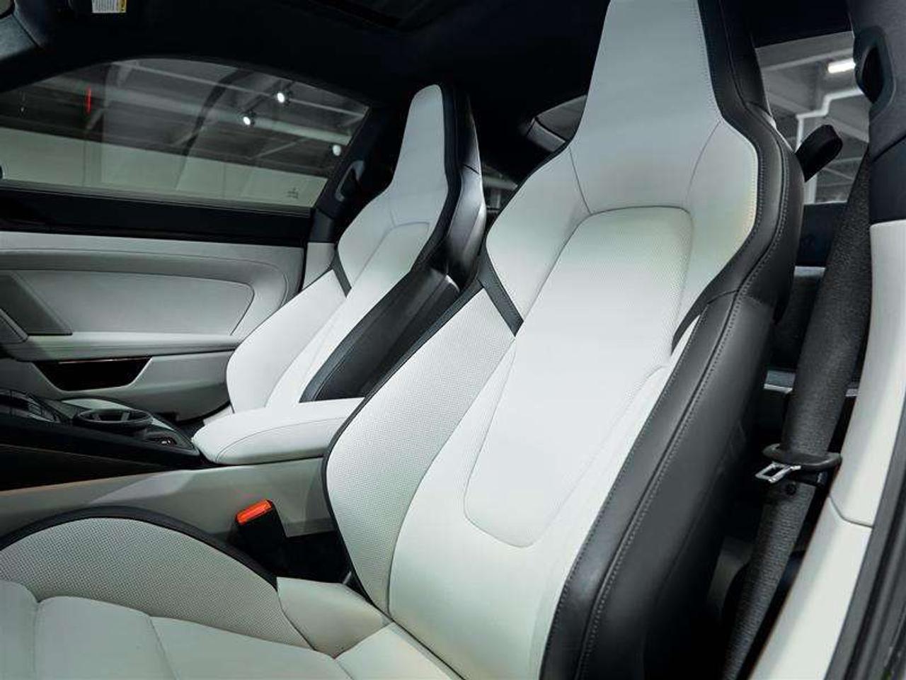2025 Porsche 911 Carrera GTS Coupe Photo