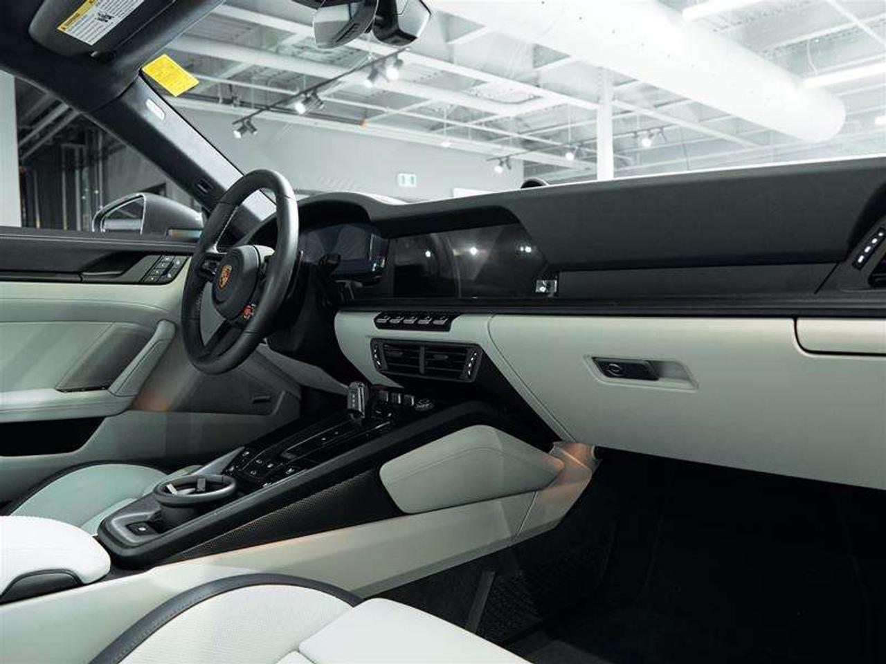 2025 Porsche 911 Carrera GTS Coupe Photo