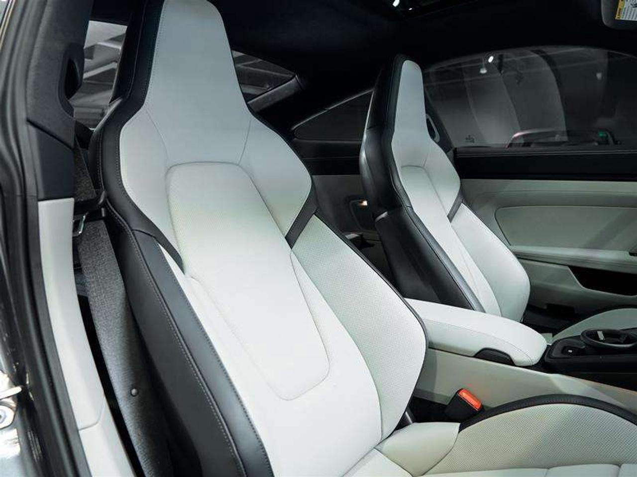 2025 Porsche 911 Carrera GTS Coupe Photo