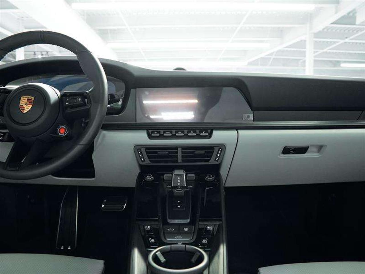 2025 Porsche 911 Carrera GTS Coupe Photo