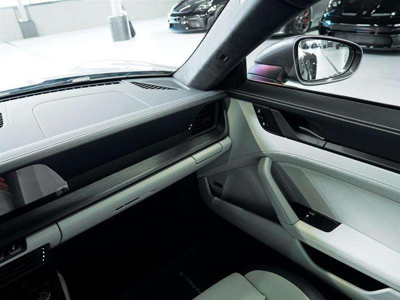 2025 Porsche 911 Carrera GTS Coupe Photo