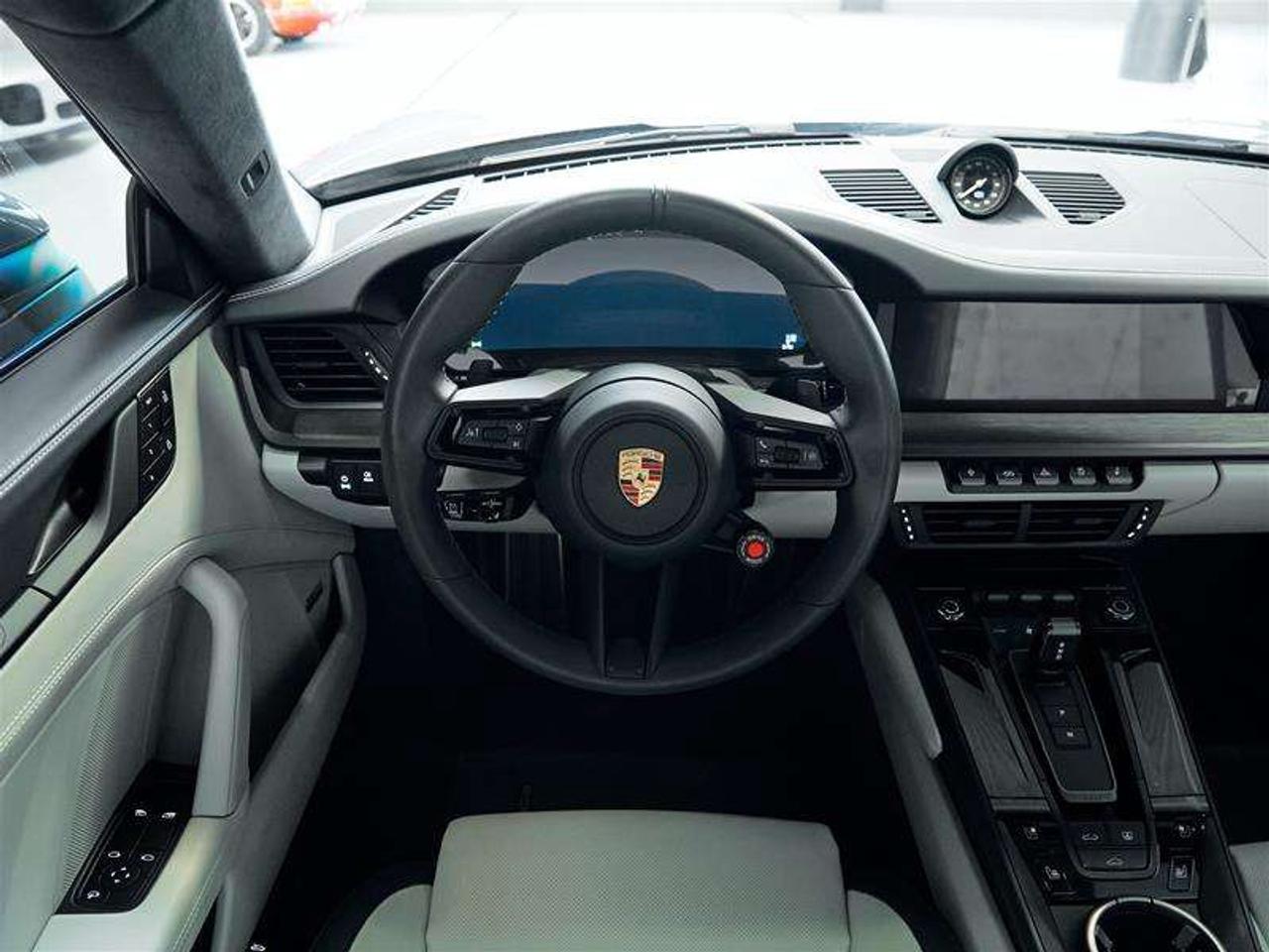 2025 Porsche 911 Carrera GTS Coupe Photo