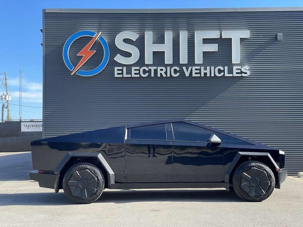 2024 Tesla Cybertruck FOUNDATION   1 Owner   Clean!   Beautiful Wrap! Photo