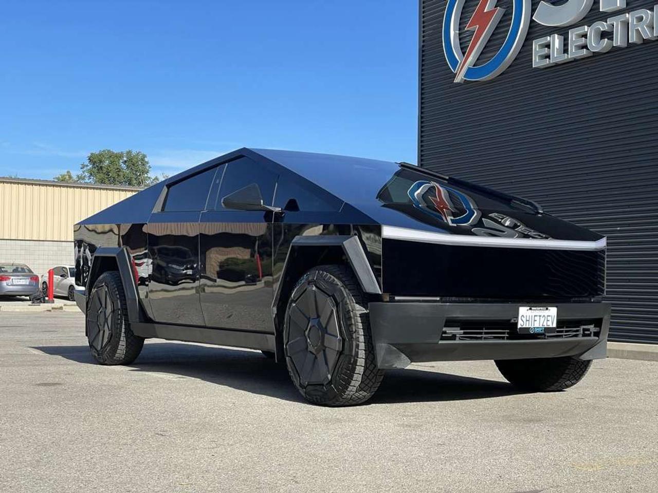 2024 Tesla Cybertruck FOUNDATION   1 Owner   Clean!   Beautiful Wrap! Photo