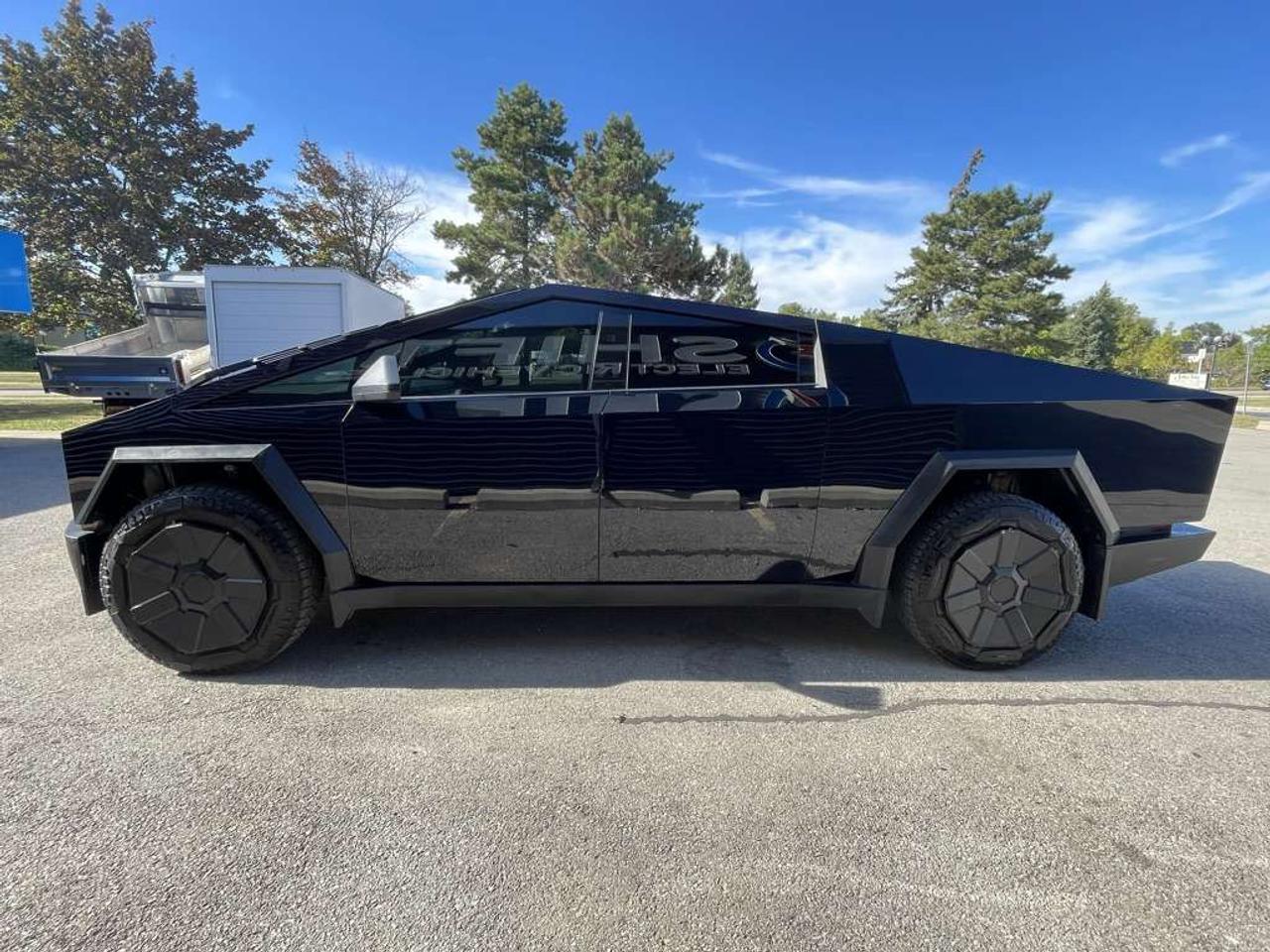 2024 Tesla Cybertruck FOUNDATION   1 Owner   Clean!   Beautiful Wrap! Photo